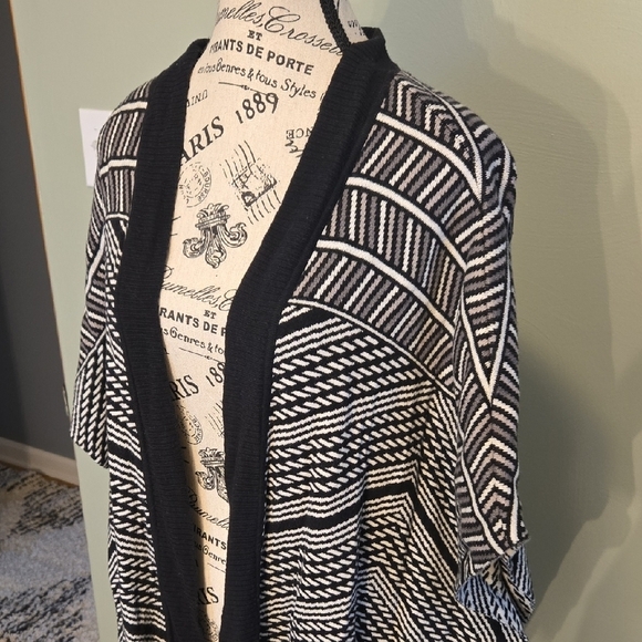 Black and White Striped Poncho - Picture 2 of 6